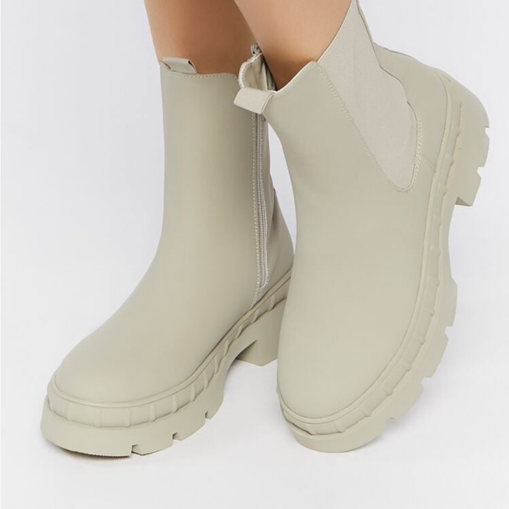 Combat boots